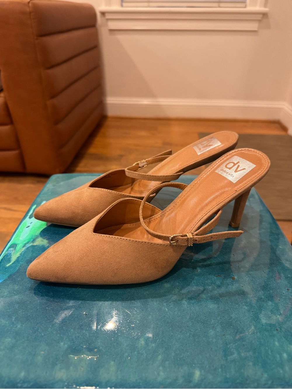 DV by Dolce Vita โElleyโ Camel Suede Pointed-Toe Heels